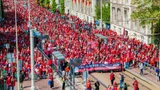 100.000 mensen in het rood demonstreren in Den Haag