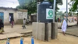 Een watertank met het Oxfam logo.