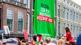 Wij zijn met meer racisten banner rode lijn
