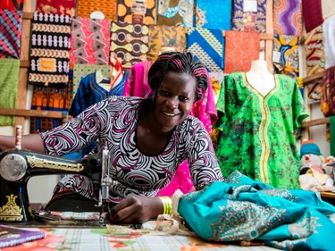 Aber uit Uganda naait kleding
