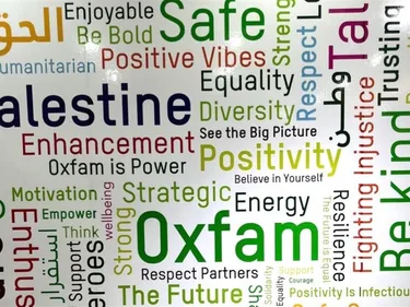 Positieve en krachtige woorden op een muur van ons kantoor in Gaza.