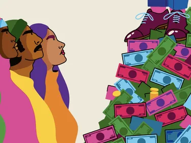 Een groep mensen kijkt op tegen een berg geld waarop 1 persoon staat van wie je alleen de schoenen ziet