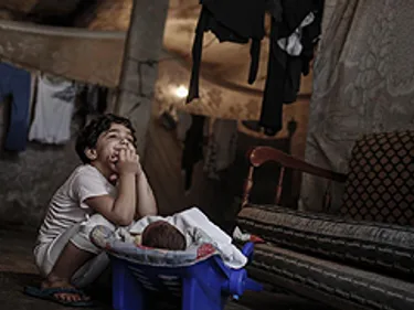 Kind en baby van Syrische vluchtelingen.