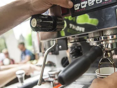 Een koffieautomaat op Lowlands