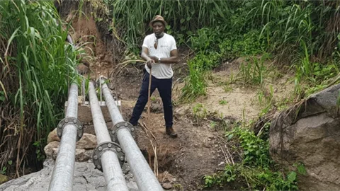 Oxfam waterleiding drc  waterleiding buizen