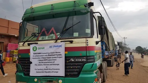 Oxfam waterleiding drc  truck vrachtwagen