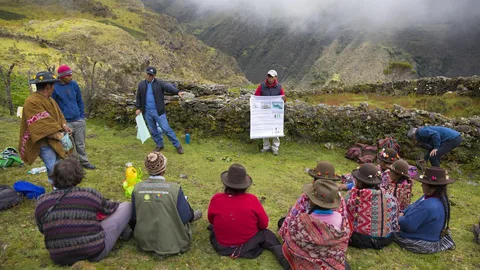 Peru boeren andes farmer field schools technician oscar