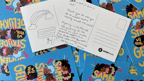 Ansichtkaarten met berichten aan LHBTQIA+ activisten.