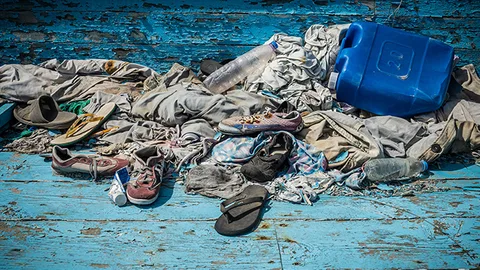 Foto van spullen die zijn achtergelaten door vluchtelingen die van Libië naar Italië reisden.