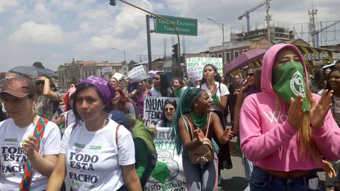 Foto van de protestmars op vrouwendag in Colombia