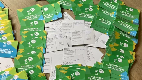 Kaarten op een stapel van de kaartenactie Aldi en Plus 3