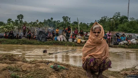 2017 Bangladesh MYanmar Rohingya Aurélie Marrier d'Unienville Oxfam GB vrouw voor vies water