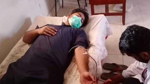 Iemand doneert bloed.