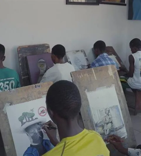 Young activists are sketching in a group