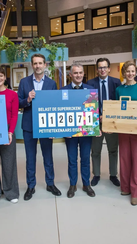 Petitie-overhandiging 'Belast de superrijken', december 2025.